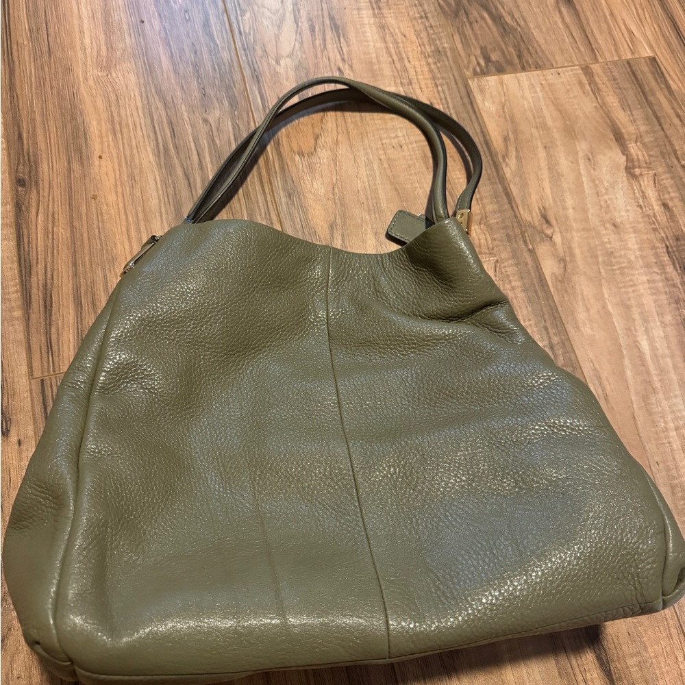 Authentic leather Coach Green Leather Shoulder Bag Casual Style